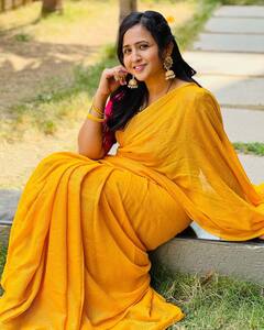 Anchor Lasya Photos: పసుపురంగు చీరలో మెరిసిపోతున్న లాస్య