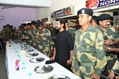 Ram Charan: బోర్డర్ సెక్యూరిటీ ఫోర్స్ తో రామ్ చరణ్ - ఫొటోలు వైరల్ 