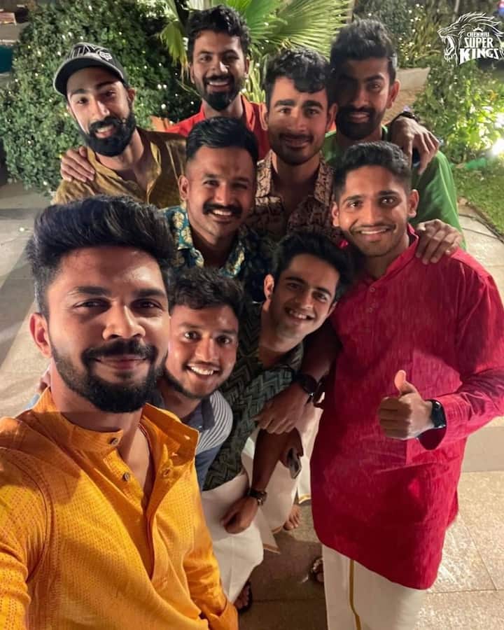 எனினும், நடப்பு சாம்பியனான சென்னை சூப்பர் கிங்ஸ் அணி, விளையாடிய 6 போட்டிகளில் 5 போட்டிகளில் தோல்வியைத் தழுவி ஒரே ஒரு போட்டியில் மட்டும் வெற்றி பெற்றிருக்கிறது.