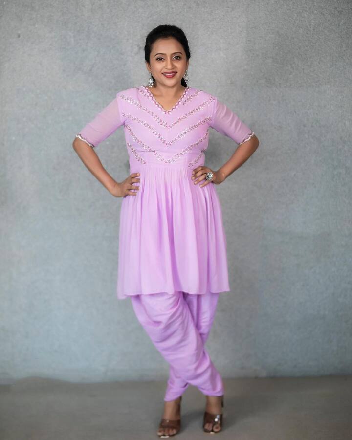 చుడిదార్ లో సుమ కనకాల (Image courtesy - @Suma Kanakala/Instagram)