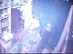 Watch Viral Video: ஹார்டுவேர் கடையில் திருட்டு.... கல்லா கட்டிய உடன் நடனமாடும் திருடன் - வைரல் வீடியோ !