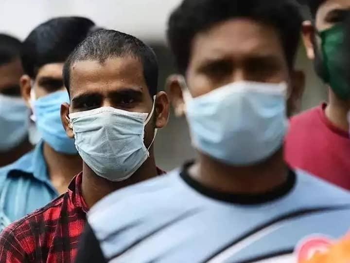 Coronavirus News It is mandatory to apply mask in public places, offices, factories in Chhattisgarh, ban on spitting, distance of two yards is necessary again. Coronavirus News: छत्तीसगढ़ में सार्वजनिक स्थानों पर मास्क लगाना हुआ अनिवार्य, थूकने पर रोक, CM ने लोगों से की अपील