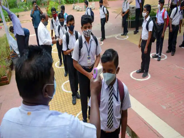 Coronavirus Cases in Noida: नोएडा में फिर बढ़ रहा कोरोना का कहर, 33 स्कूली बच्चों समेत 107 नए मामले