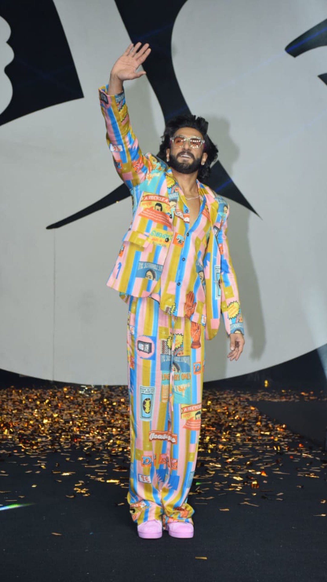 Ranveer Singh dons three-piece graphic-printed suit with Christian  Louboutin pink shoes Rs. 78,287 to the trailer launch of Jayeshbhai Jordar  78287 : Bollywood News - Bollywood Hungama