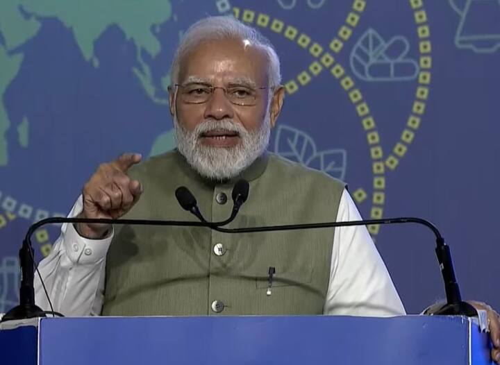 PM Modi lays foundation stone of WHO Global Centre for Traditional Medicine in Jamnagar, Gujarat WHO Global Centre: पीएम मोदी बोले- दुनिया में हेल्थ एंड वेलनेस का बड़ा साक्षी बन रहा भारत, ग्लोबल सेंटर के लिए रखे ये 5 लक्ष्य