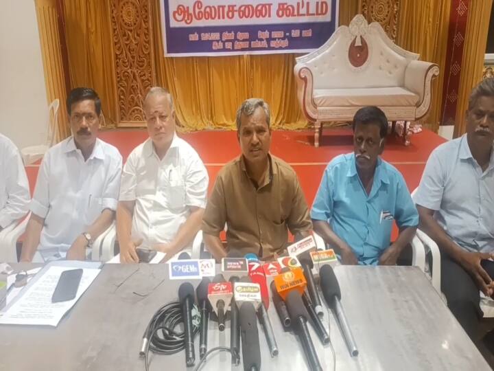 Weavers close shop on May 3, condemning 130% price hike of raw silk கச்சா பட்டின் 130% விலை உயர்வை கண்டித்து மே 3அம் தேதி நெசவாளர்கள் கடையடைப்பு