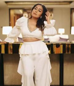 ਪਤਲੇ ਦਿੱਸਣ ਲਈ ਨੇਹਾ ਕੱਕੜ ਨੇ ਲਾਇਆ ਆਈਡੀਆ, ਜਾਣੋ ਕਿਵੇਂ ਤਸਵੀਰਾਂ 'ਚ ਸਲਿਮ-ਟ੍ਰਿਮ ਨਜ਼ਰ ਆਉਂਦੀ ਗਾਇਕਾ