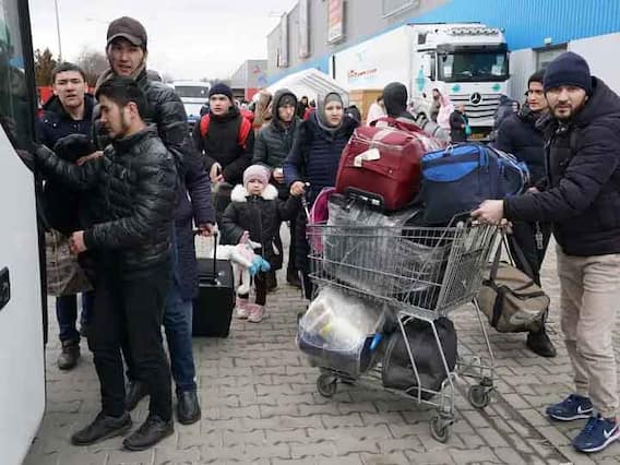 Russia-Ukraine War: रूसी हमले के बाद से करीब 50 लाख लोगों ने छोड़ा यूक्रेन, यूएन ने कहा- हालात और खराब हो सकते हैं Russia-Ukraine War: रूसी हमले के बाद से करीब 50 लाख लोगों ने छोड़ा यूक्रेन, यूएन ने कहा- हालात और खराब हो सकते हैं