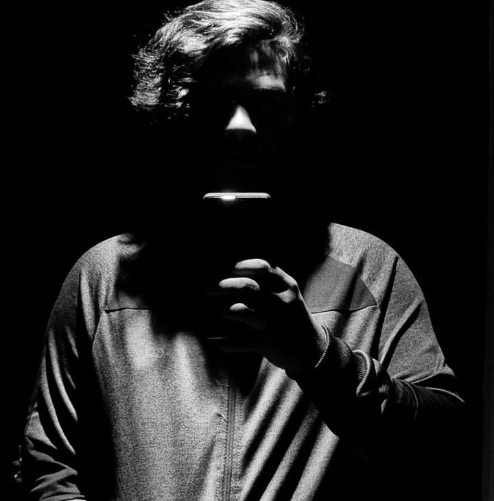 खबरों की मानें तो उज्जल ने इससे पहले कभी भी किसी फिल्म की एडिटिंग नहीं की थी ये उनकी पहली फिल्म थी. हालांकि इससे पहले वो कुछ शॉर्ट फिल्म और यू-ट्यूब की फैन मेड मूवीज़ एडिट कर चुके हैं.