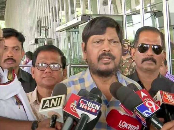 Ramdas Athawale jumped in the loudspeaker controversy Loudspeaker Row: लाउडस्पीकर विवाद में कूदे रामदास अठावले, कहा- अगर मस्जिद से हटाये गए तो...