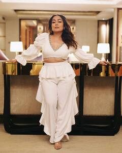 पतले दिखने के लिए नेहा कक्कड़ ने निकाला आइडिया, जानें कैसे अपनी तस्वीरों में स्लिम-ट्रिम नजर आती हैं एक्ट्रेस