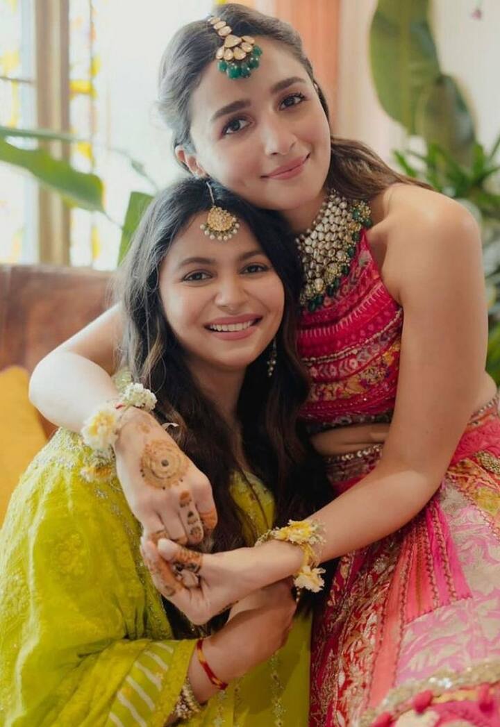 आलियाचा हा लेहंगा काश्मिरी आणि चिकनधारी धाग्याने विणलेले आहे.(Manish Malhotra/instagram)