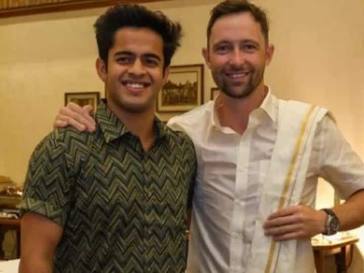 चेन्नईच्या खेळाडूंनी चेन्नईचा पारंपरिक पोशाख असणाऱ्या लुंगीमध्ये फोटोशूट केलं आहे.(P.C.Chennaiipl instagram)