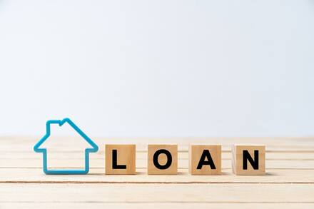 ફરી મોંઘી લોનનો સમય શરૂ, એક્સિસ અને SBI પછી આ બેંકે પણ લોનના વ્યાજ દરમાં કર્યો વધારો, જાણો વિગતે ફરી મોંઘી લોનનો સમય શરૂ, એક્સિસ અને SBI પછી આ બેંકે પણ લોનના વ્યાજ દરમાં કર્યો વધારો, જાણો વિગતે