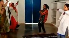 सजा बन गयी मजा, जेल में बंद इस कैदी का Dance करता हुआ video हुआ वायरल | Khabrein Tabadtod