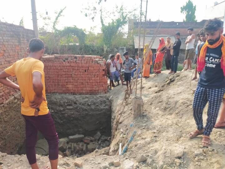 Gopalganj News: Two laborers died due to boundary collapse in Gopalganj Accident while digging toilet tank ann Gopalganj News: शौचालय के लिए टंकी की खुदाई कर रहे थे मजदूर, पुराने मकान की बाउंड्री गिरने से 2 की मौत