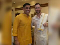 CSK Team : धोनीपासून ते मोईन अलीपर्यंत चेन्नईच्या खेळाडूंचा 'लुंगी लूक', इन्स्टाग्रामवर शेअर केले फोटो