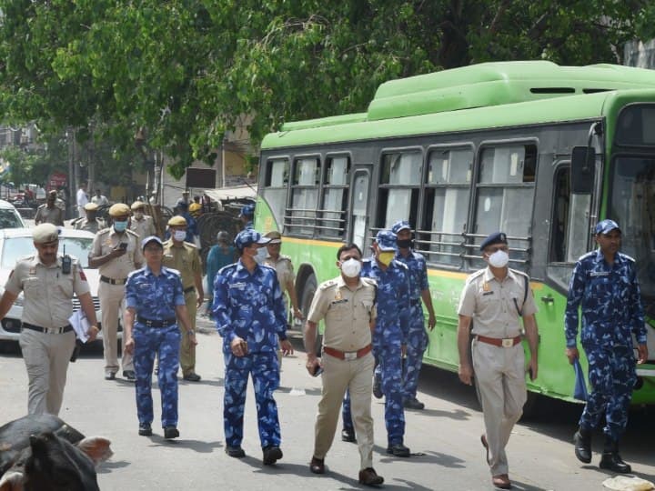 Jahangirpuri Police force and paramilitary force deployed in the area after the violence 24 arrested so far ann Jahangirpuri Violence: हिंसा के बाद जहांगीरपुरी इलाके में पुलिस बल और पैरामिलिट्री फोर्स तैनात, अब तक 24 गिरफ्तार