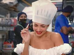 एक्सीडेंट के बाद काम पर लौटीं मलाइका अरोड़ा, होटल के किचन में शेफ बनीं दिखीं