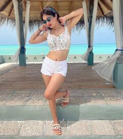 દરેક લૂકમાં ખૂબ જ ગ્લેમરસ લાગે છે નેહા મલિક, જુઓ હોટ તસવીરો