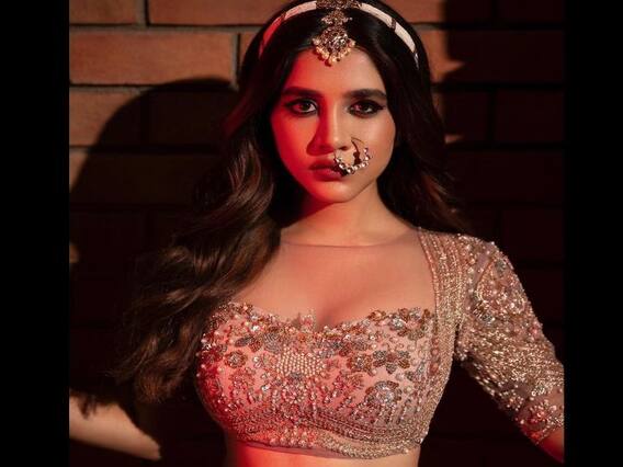 Nabha Natesh: నభాను ఇలా చూస్తే ఎవరైనా పడిపోవాల్సిందే Nabha Natesh: నభాను ఇలా చూస్తే ఎవరైనా పడిపోవాల్సిందే