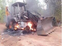 Chhattisgarh News: छत्तीसगढ़ में नक्सली हमला, रेत खदान में खड़े 8 वाहनों को किया आग के हवाले, बीते 24 घंटे में 15 वाहन फूंके
