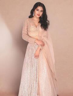 ટ્રેડિશનલ લુકમાં જોવા મળી એક્ટ્રેસ તેજસ્વી પ્રકાશ, તસવીરોએ જીત્યું લોકોનું દિલ