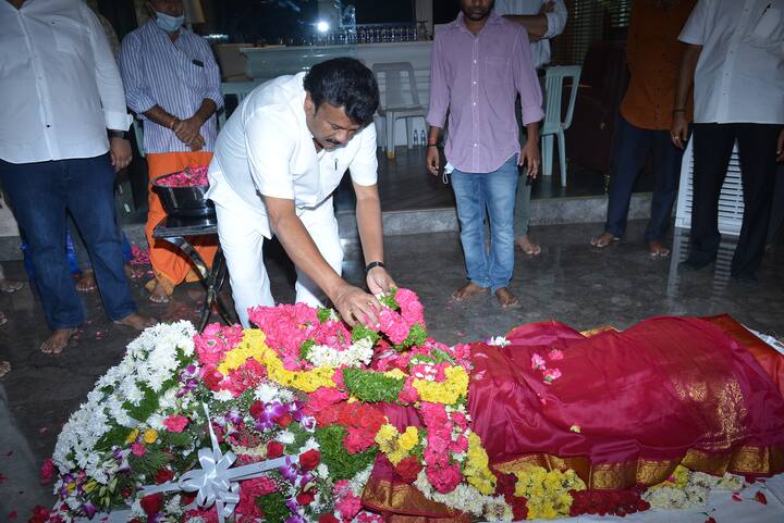 ఇటీవల నాగచైతన్య 'లవ్ స్టోరీ', నాగశౌర్యతో 'లక్ష్య' సినిమాలను నిర్మించారు. ప్రస్తుతం నాగార్జునతో 'ఘోస్ట్', ధనుష్ తో ఓ భారీ సినిమా నిర్మిస్తున్నారు. 