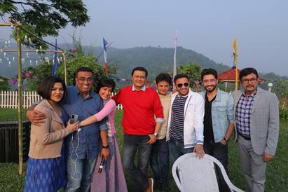 Abbar Kanchanjangha: Abbar Kanchanjangha going strong in its 3rd Week and getting Housefull Shows. Abbar Kanchanjangha: ১৭ তারকার যাদু, ৩য় সপ্তাহেও শহরের বেশ কিছু প্রেক্ষাগৃহে হাউজফুল আবার কাঞ্চনজঙ্ঘা
