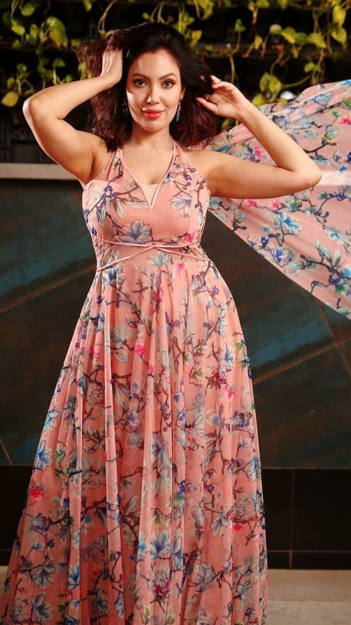 मीडिया रिपोर्ट्स के मुताबिक, मुनमुन दत्ता के पास 14 करोड़ की नेटवर्थ है. वह एक एपिसोड के तकरीबन 35-40 हजार रुपये चार्ज करती हैं.