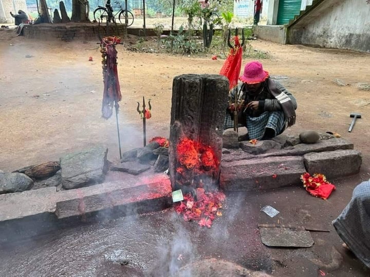 Chhattisgarh News At this place of Chhattisgarh, demons are worshiped, not deities, offerings cannot be taken home, know the special reason? Chhattisgarh News: छत्तीसगढ़ में यहां होती है दानव कीपूजा, घर नहीं ले जा सकते चढ़ाया हुआ प्रसाद, जानिए खास वजह?