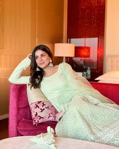 मनमोहक सौंदर्य, घायाळ करणाऱ्या अदा; श्रद्धाच्या फोटोंवर चाहते फिदा!