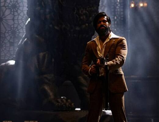 सुपरस्टार यश की फिल्म 'केजीएफ 2' इन दिनों जबरदस्त चर्चा में है. केजीएफ ने बॉक्स ऑफिस पर धमाल मचा रखा है. महज़ चार दिन में फिल्म अब तक भारत में 219.56 करोड़ रुपए (हिंदी भाषा) का बिजनेस कर चुकी है और दुनिया भर में 500 करोड़ से ज्यादा का.