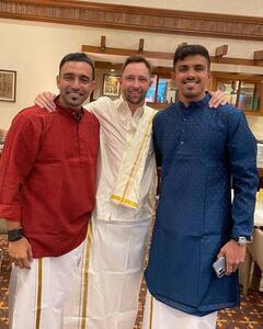 CSK pics: திருமண நிச்சயம்... வேட்டி அணிந்து வந்து நடனமாடிய சிஎஸ்கே வீரர்கள்.. லேட்டஸ்ட் பிக்ஸ்