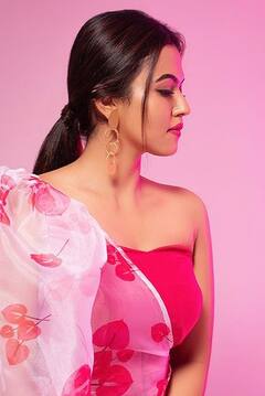 Beast Fame Aparna Das : பீஸ்ட் படம் நடிகை அபர்ணா தாஸின் அசத்தல் க்ளிக்ஸ்!