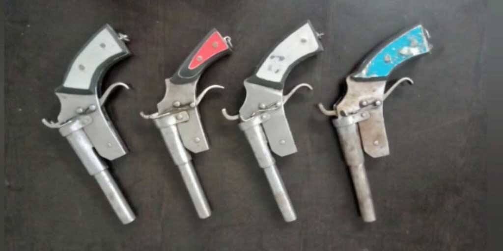 Malda: one arrested by STF in Malda with four firearms Malda: চারটে আগ্নেয়াস্ত্র সহ মালদায় এসটিএফের জালে ১