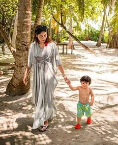 जान्हवी कपूर से लेकर करीना कपूर खान तक, काफ्तान पहने इन हसिनाओं ने दिए समर फैशन गोल्स