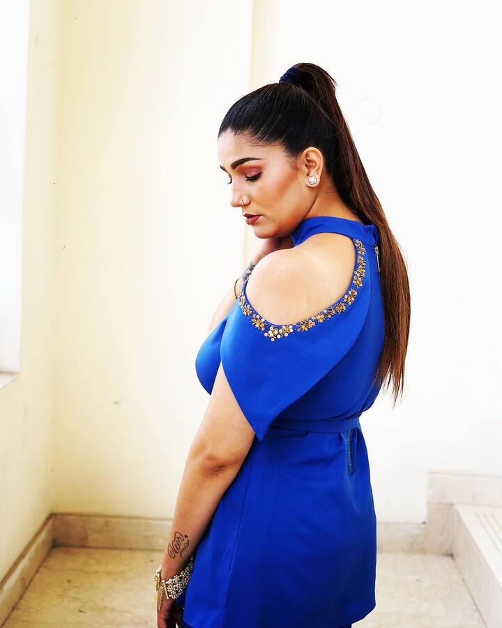 पना चौधरी अनेकदा तिचे फोटो आणि व्हिडिओ इंस्टाग्रामवर शेअर करत असते. यावेळी सपना चौधरीने तिच्या नवीन फोटोशूटचे काही फोटो शेअर केले आहेत, जे मोठ्या प्रमाणात व्हायरल होत आहेत.(photo:itssapnachoudhary/ig)