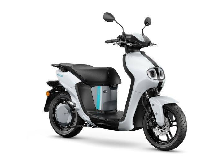 यामाहा लवकरच आपल्या दोन नवीन इलेक्ट्रिक स्कूटर लॉन्च करण्यासाठी सज्ज आहे. कंपनी Yamaha E01 आणि Yamaha NEO या दोन इलेक्ट्रिक स्कूटर लॉन्च करणार आहे. यामाहाने या इलेक्ट्रिक स्कूटर्सचे डीलर्स मीटमध्ये प्रदर्शन देखील केले आहे.