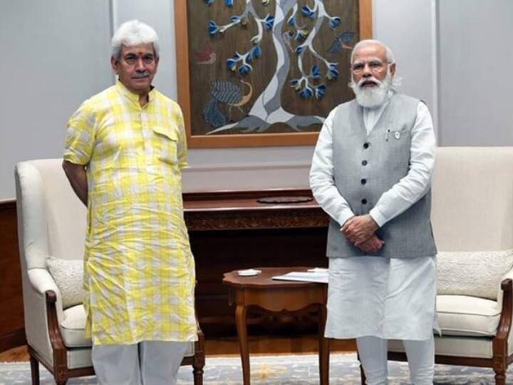 Panchayati Raj Diwas ahead of PM Modi jammu visit LG Manoj sinha says we don't buy peace PM मोदी के जम्मू दौरे से पहले बोले एलजी मनोज सिन्हा- हम शांति नहीं खरीदते, आतंकवाद को जड़ से उखाड़कर फेंकेंगे