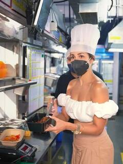 અકસ્માત બાદ મલાઈકા અરોરા કામ પર પરત ફરી, હોટલના રસોડામાં રસોઈ કરતી જોવા મળી