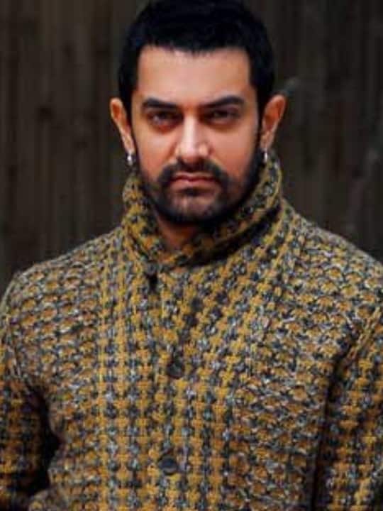 बहुत कम लोगों को ही पता होगा कि आमिर 12वीं पास हैं. एक्टिंग के लिए उन्होंने अपनी पढ़ाई छोड़ दी थी.