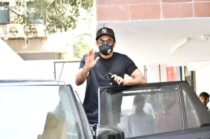 ਰਣਬੀਰ ਕਪੂਰ ਇਨ੍ਹੀਂ ਦਿਨੀਂ ਕਾਫੀ ਵਿਅਸਤ ਹਨ, ਉਹ ਕਈ ਫਿਲਮਾਂ 'ਚ ਨਜ਼ਰ ਆਉਣ ਵਾਲੇ ਹਨ। ਇਨ੍ਹਾਂ 'ਚ ਬ੍ਰਹਮਾਸਤਰ, ਸ਼ਮਸ਼ੇਰਾ ਦੇ ਨਾਲ-ਨਾਲ ਲਵ ਰੰਜਨ ਦੀ ਫਿਲਮ ਵੀ ਸ਼ਾਮਲ ਹੈ, ਜਿਸ ਦਾ ਟਾਈਟਲ ਫਿਲਹਾਲ ਤੈਅ ਨਹੀਂ ਹੋਇਆ ਹੈ।