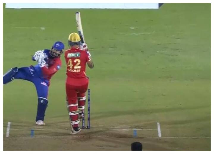 IPL 2022: Pant catches Dhawan off Lalit Yadav's ball, video goes viral IPL 2022: ललित यादव की गेंद पर पंत ने लपका धवन का हैरतअंगेज कैच, वीडियो हुआ वायरल