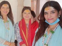 Poonam Dubey Photos: काशी विश्वनाथ धाम पहुंचीं भोजपुरी एक्ट्रेस Poonam Dubey, माथे पर तिलक लगाकर की पूजा-अर्चना