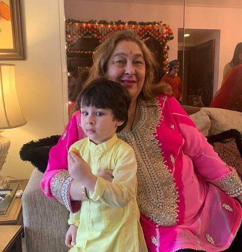 उस दौरान उन्होंने खुलासा किया कि करिश्मा लोकल ट्रेनों में कॉलेज जाती थी, जबकि वह किसी सामान्य बच्चे की तरह स्कूल बस लेती थी. करीना ने बताया कि कैसे उनके पास केवल एक कार थी और ड्राइवर रखने के लिए पैसे नहीं थे.