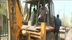 जहांगीरपुरी हिंसा: अवैध निर्माण पर बुलडोजर से कार्रवाई, भारी संख्या में पुलिस की टीम मौजूद