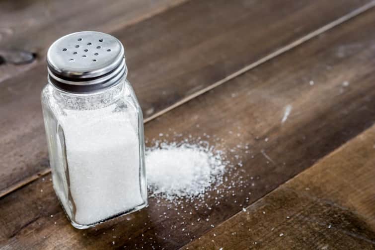 how does the intake of salt affect our body எவ்வளவு உப்பு உடலுக்கு ஆரோக்கியமானது...? தெரியலைன்னா இதை வாசிங்க!