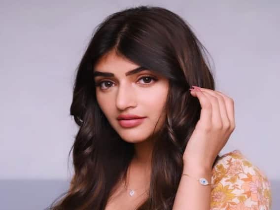 Sreeleela Photos: ఈ అమ్మాయిని చూస్తే అందాల చందమామ గుర్తుకురావడం ఖాయం Sreeleela Photos: ఈ అమ్మాయిని చూస్తే అందాల చందమామ గుర్తుకురావడం ఖాయం