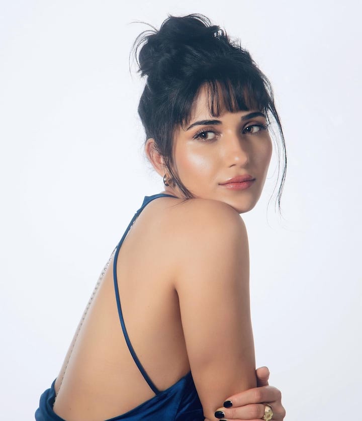 రుహానీ శర్మ అందమైన ఫోటోలు -Image credit: RuhaniSharma/Instagram